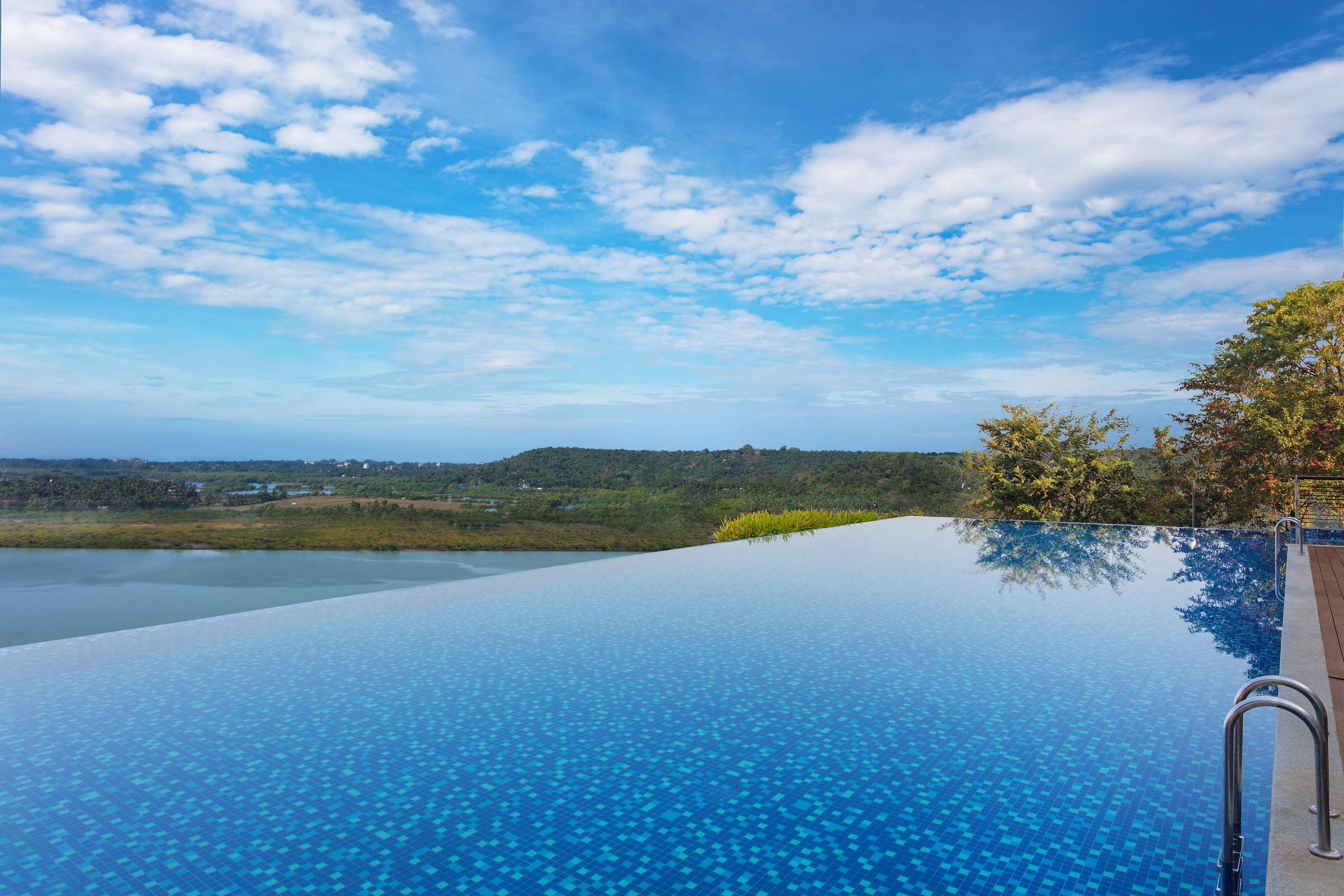 Doubletree By Hilton Goa - Panaji Hotel Exterior foto