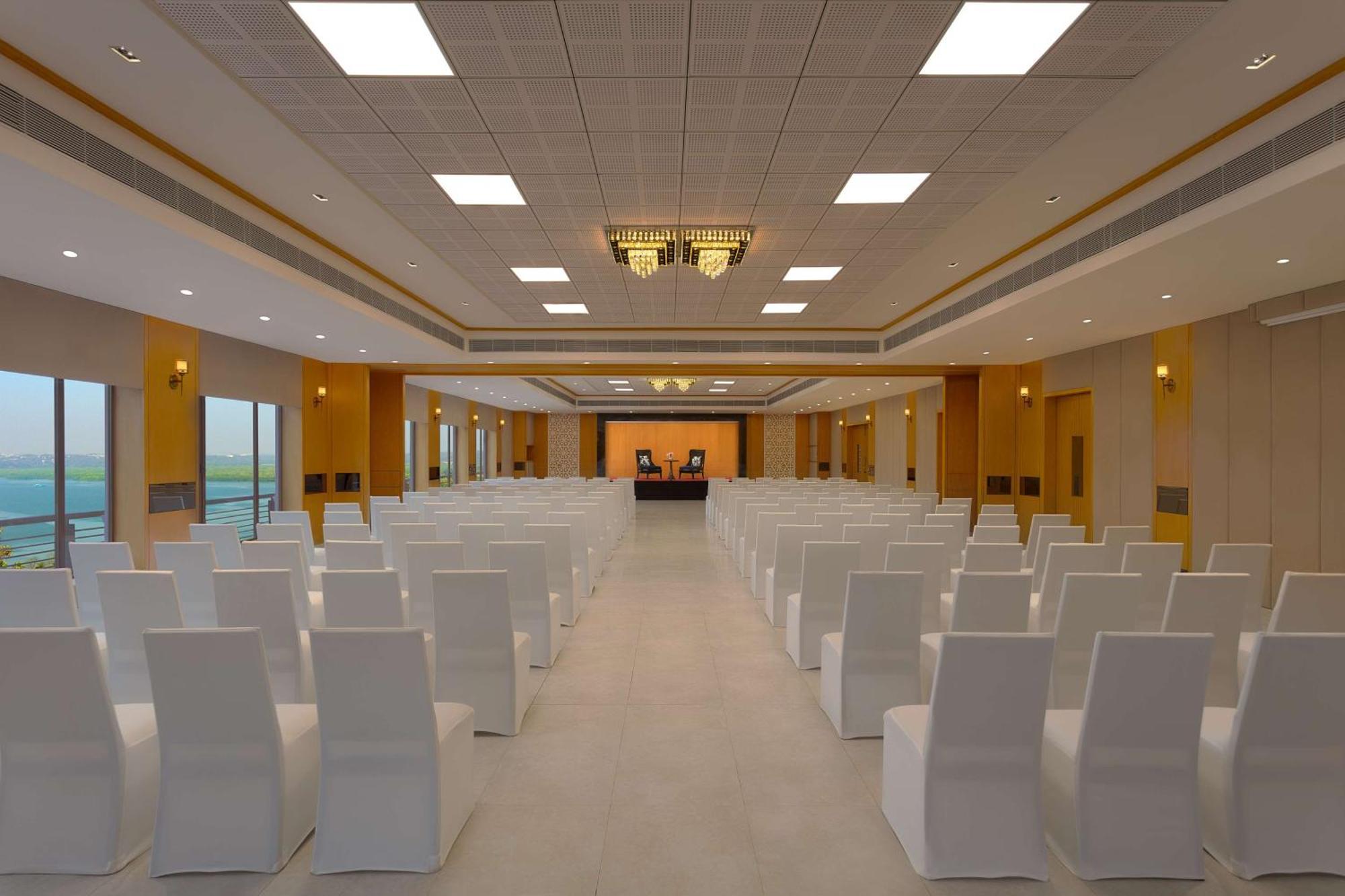 Doubletree By Hilton Goa - Panaji Hotel Exterior foto
