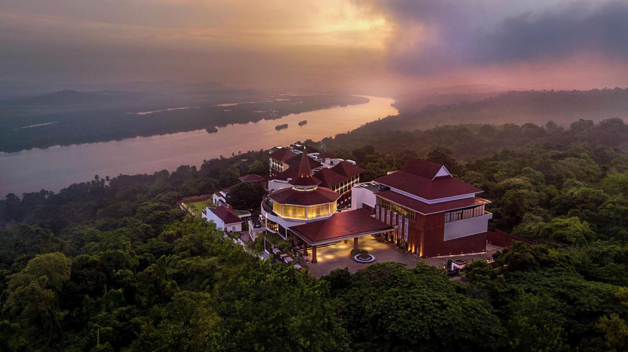 Doubletree By Hilton Goa - Panaji Hotel Exterior foto