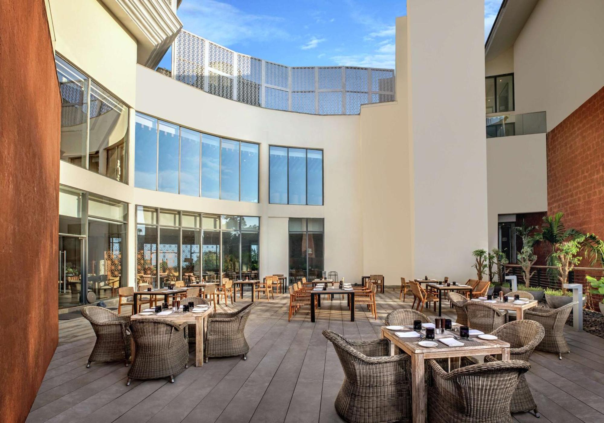 Doubletree By Hilton Goa - Panaji Hotel Exterior foto