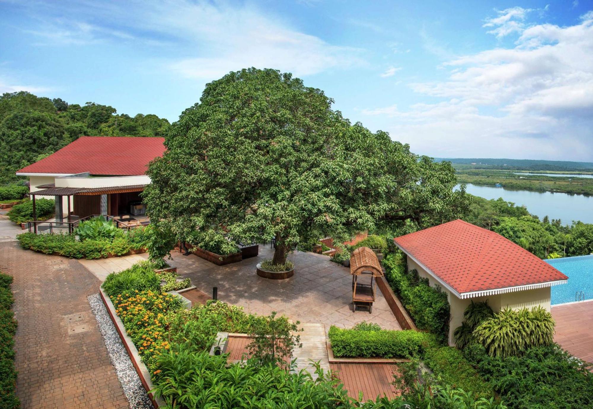 Doubletree By Hilton Goa - Panaji Hotel Exterior foto